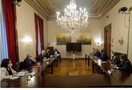 وزير الداخلية واللامركزية يعقد جلسة عمل مع نظيره الإسباني بمقر وزارة الداخلية الاسبانية